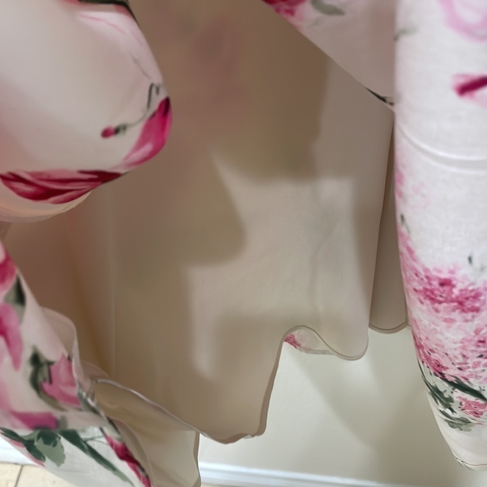 ⭐️Dolce & Gabbana Rose Floral Print Cream Silk Lined Skirt—GORGEOUS! Like New!! - Picture 7 of 9